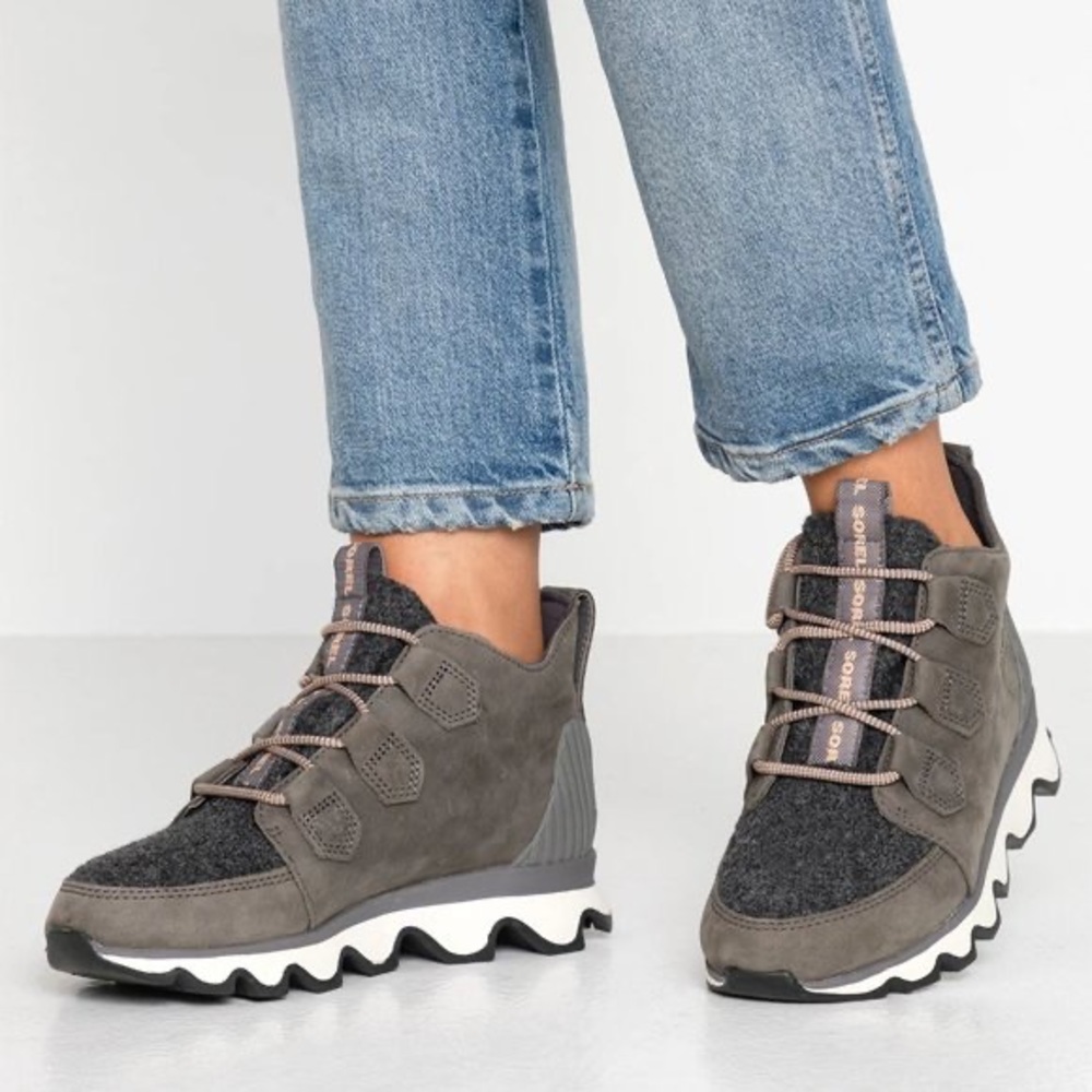 Sorel Kinetic Caribou boots size 7.5